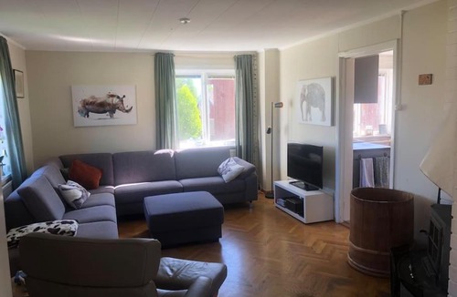 Oje House | Comfortabel Zweeds huis met sauna en houtkachel.