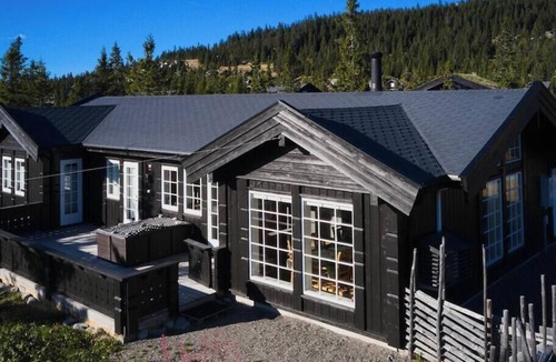Ringsaker House | Comfortable cabin at Sjusjøen with sauna