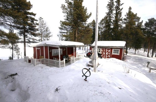 Kurravaara House | Comfortable cottage surrounded by water, fantastic scenery and in private location