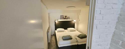 Oedsmal Hostel | Comfortable guest rooms with fully equipped kitchen and cosy living room.