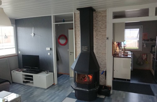 Muberg House | Comfortable house with private lakeside terrace