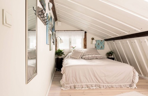 Alfta Cabin | Comfortable newly built log cabin in the middle of the forest, built for quality of life and community.