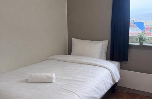 Porsgrunn Apartment | Comfortable, private room with keypad lock - P Apartments