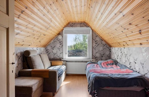 Kallinge House | Comfortable Room with shared amenities in Peaceful Villa