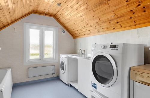 Kallinge House | Comfortable Room with shared amenities in Peaceful Villa