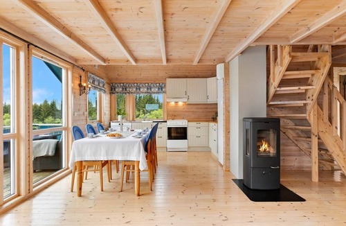 Austrheim House | Comfortable seaside holiday home – optional boat