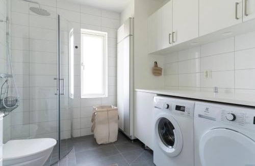 Bastad House | Comfortable Sunny 2 Bedroom Home with Workspace