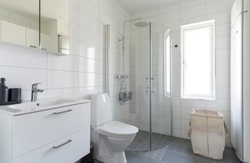 Bastad House | Comfortable Sunny 2 Bedroom Home with Workspace