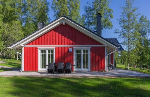 Sunne Municipality House | Comfortable Swedish house in a prime location on Lake Rottnan with its own shoreline