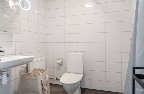 Notviken Apartment | Consultant's Luleå Hub: Work & Rest