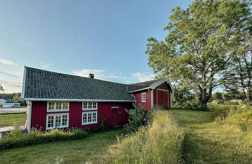 Faervik House | Converted barn by Hove archipelago