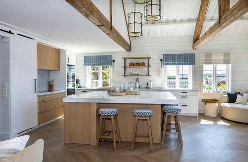 Grimstad House | Converted boathouse with jetty near Grimstad