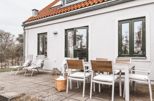 Bastad House | Corner lot Pool & Tennis Walk to Beach & Golf