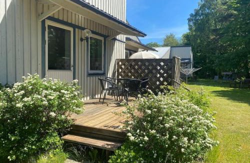 Ljugarn Apartment | Cosy 1 bedroom apartment with private terrace