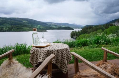 Vestre Slidre House | Cosy basement room, bathtub and sauna with a stunning view