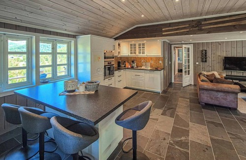 Kvam House | Cosy cabin with jacuzzi right by the ski slope
