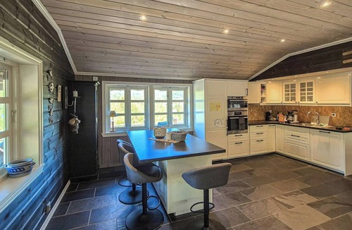Kvam House | Cosy cabin with jacuzzi right by the ski slope