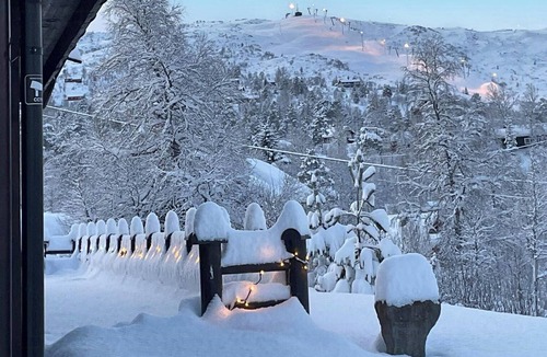 Kvam House | Cosy cabin with jacuzzi right by the ski slope