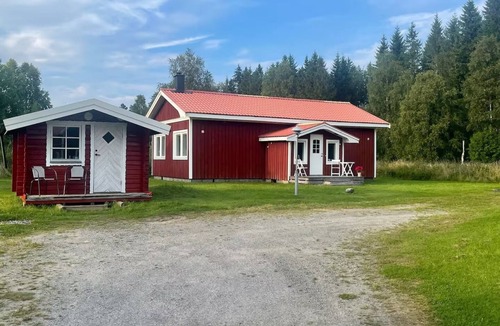 Ed Cottage | Cosy Cottage in Dals-Ed, 3 Min Drive from Moose Ranch & Lakes