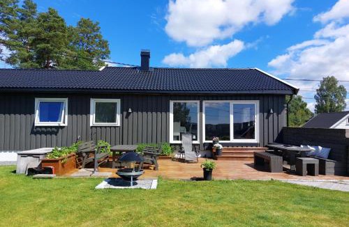 Grimstad House | Cosy family home with pool
