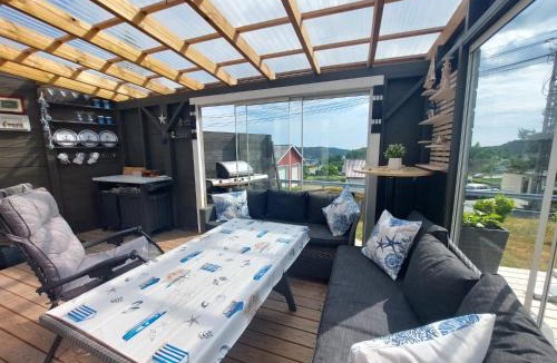 Grimstad House | Cosy family home with pool