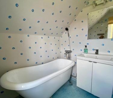 Sater Municipality Villa | Cosy Home with River Views, Sauna & Gym