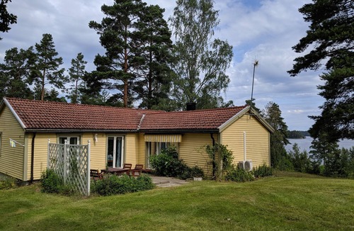 Nykoping Villa | Cosy recreation houses with idyliskt views of the lake.