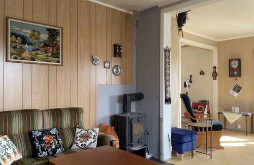 Sørvagen House | Cosy retro house in Lofoten