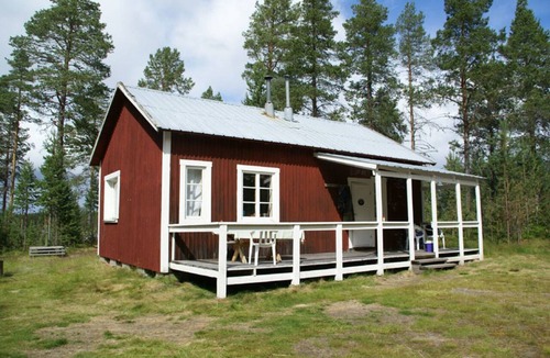 Arjeplog O House | Cottage by the lake in Lapland