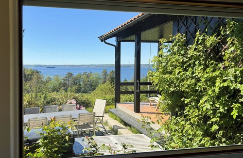 Moss House | Cottage in Jeløy nature reserve with fjord view