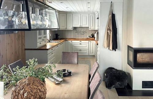Vestre Slidre House | Cottage near Grønnsenknipa with skiing and hiking