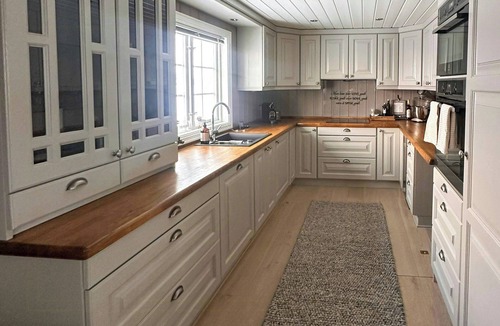 Vestre Slidre House | Cottage near Grønnsenknipa with skiing and hiking