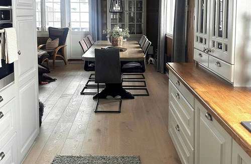 Vestre Slidre House | Cottage near Grønnsenknipa with skiing and hiking