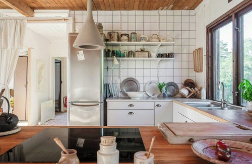 Larbro House | Cottage near the sea and rauk fields on Gotland
