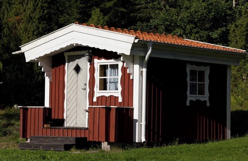 Sissehult Cabin | Cottage old charm, private location, jetty, swimming, boat, free fishing, sauna.