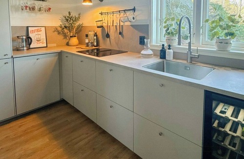 Boras Municipality House | Cottage on a hill overlooking Öresjö
