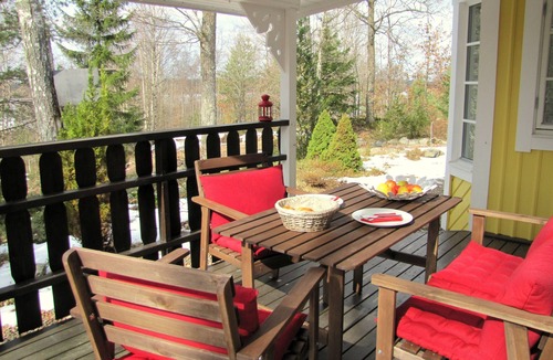 Ronninge House | Cottage on the lake with boat, fiber optic internet, satellite TV, dishwasher, oven.