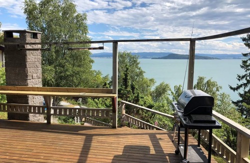 Levanger Cottage | Cottage - Sleeps 6 - Parking - Patio