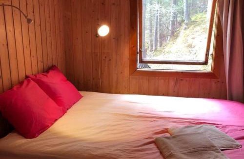 Levanger House | Cottage - Sleeps 6 - Parking - Patio