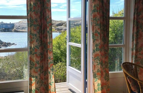 Larvik House | Cottage with beach access by Grunnesund