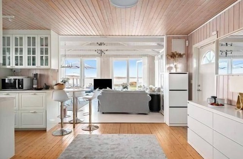 Vaxjo Municipality House | Cottage with beach plot, boat and jetty in Småland