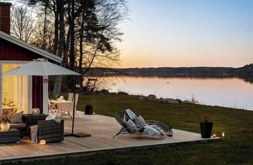 Vaxjo Municipality House | Cottage with beach plot, boat and jetty in Småland