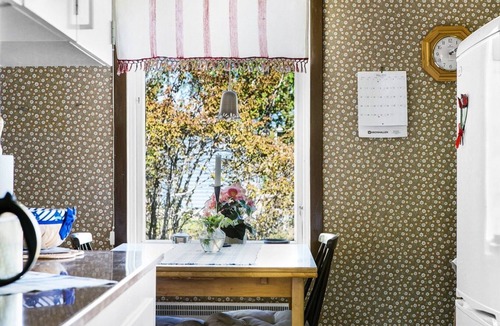 Kristinehamn House | Cottage with lake view over Lake Kväggen