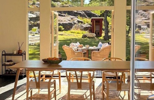 Brastad House | Country estate with tennis and pool near Lysekil