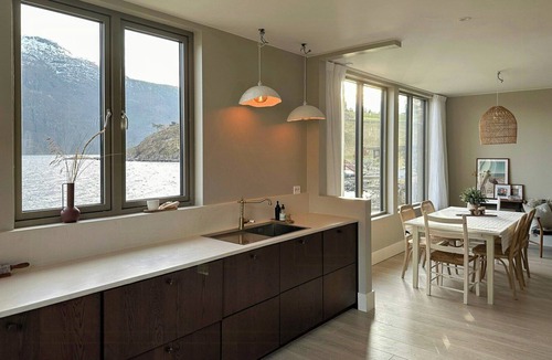 Suldal House | Country home with beach and dock in Erfjord