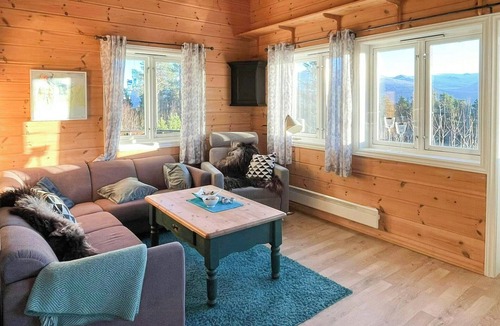 Solberg House | Countryside cabin with jacuzzi near Stryn