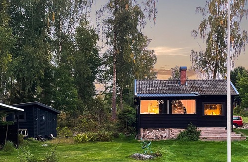 Undenas House | Cozy and family-friendly vacation home with lake view on Lake Viken.