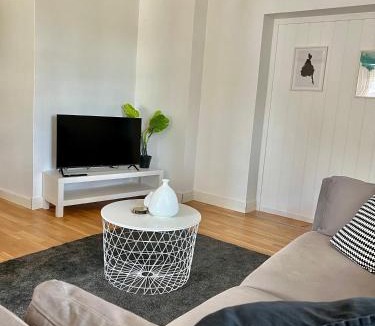 Jadraas Apartment | Cozy apartment in Jädraås nestled near the lake just 10 minutes from Kungsberget