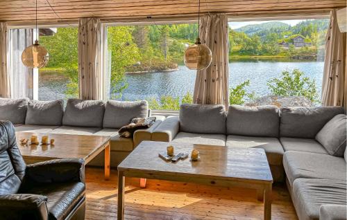 Fidjeland Apartment | Cozy Apartment In Tjørhom With House Sea View