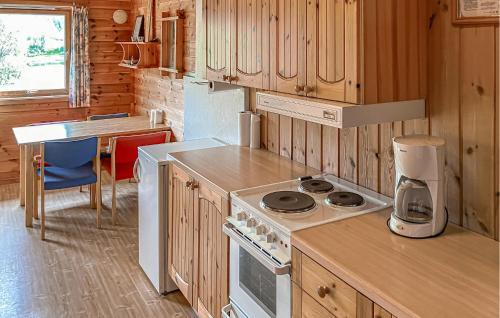 Fidjeland Apartment | Cozy Apartment In Tjørhom With House Sea View